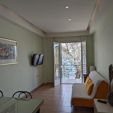 Helen'S Rooms Miloi  Exterior photo