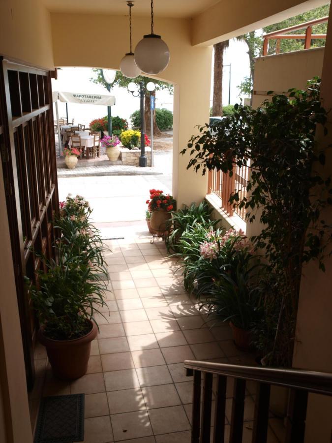 Helen'S Rooms Miloi  Exterior photo