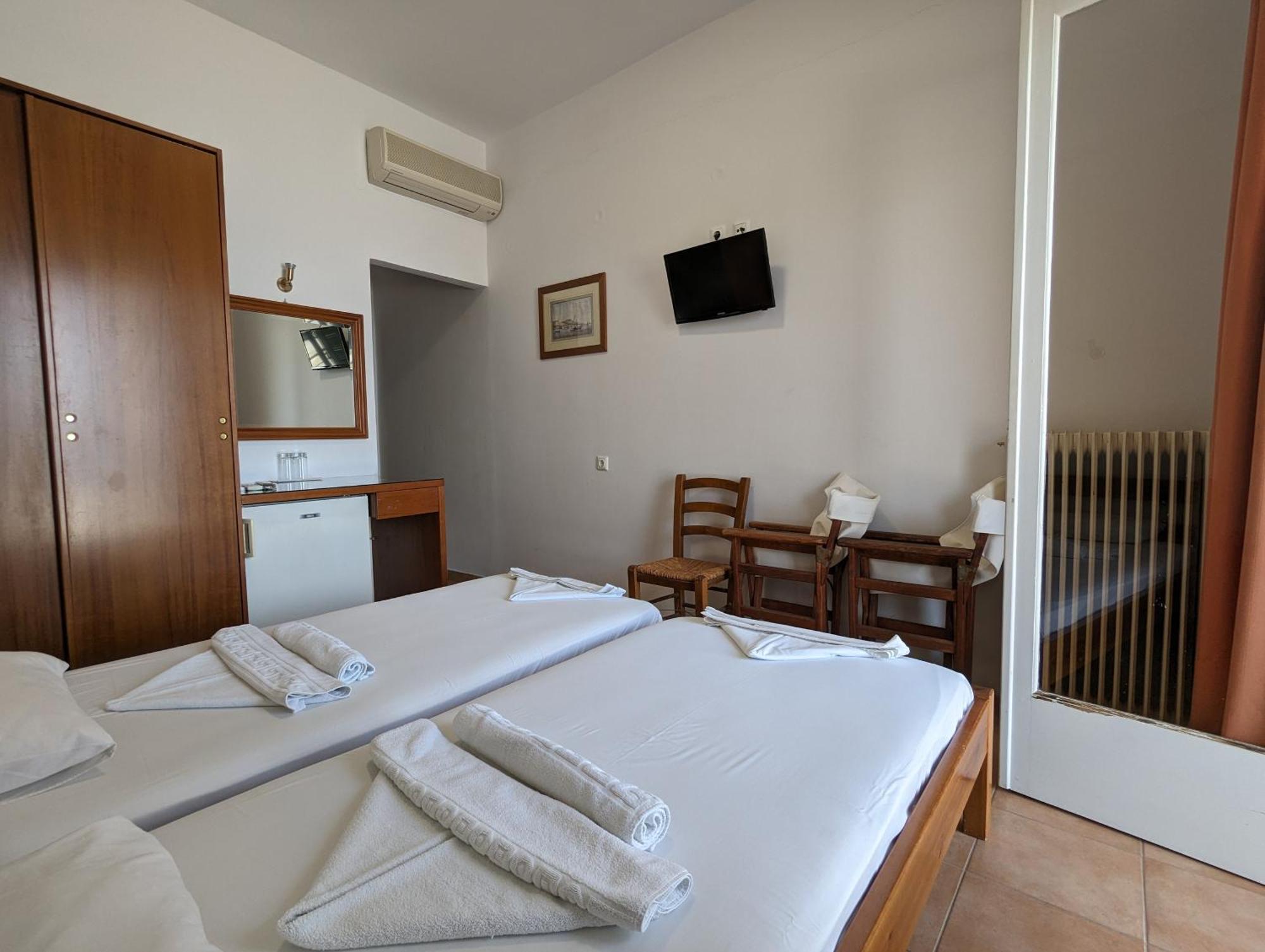 Helen'S Rooms Miloi  Exterior photo