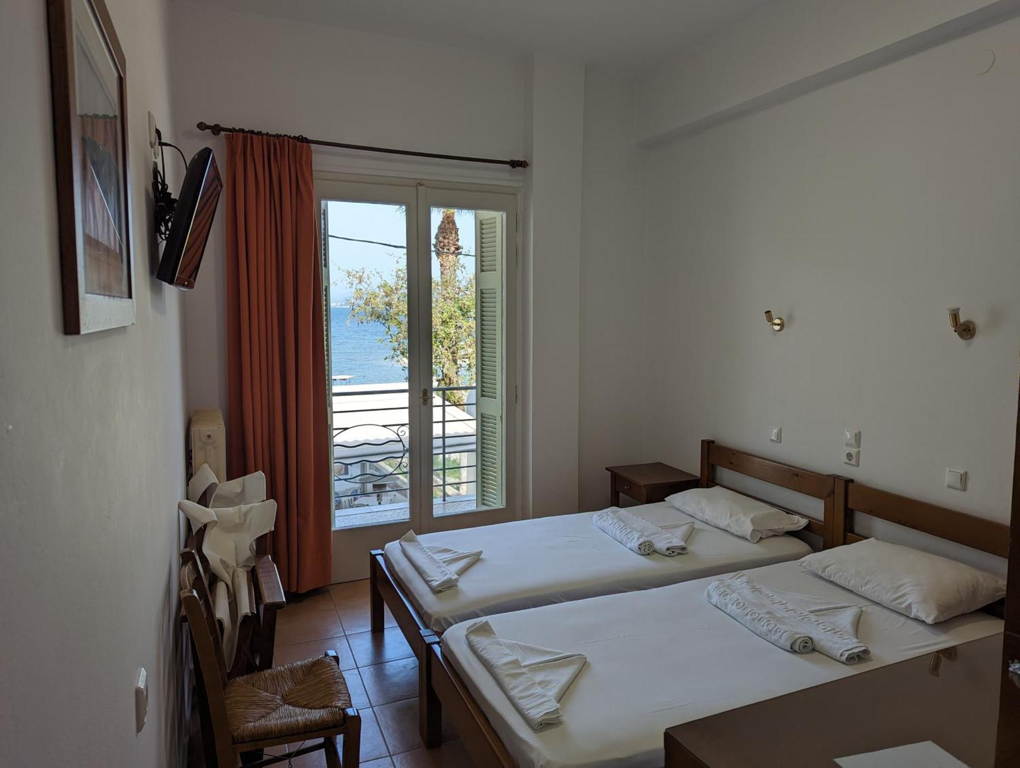 Helen'S Rooms Miloi  Exterior photo