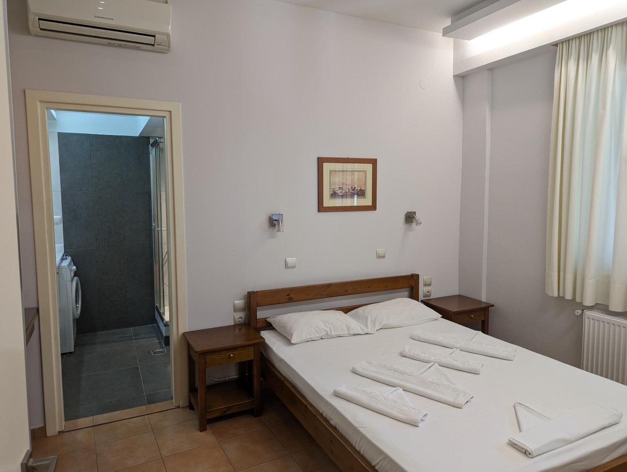 Helen'S Rooms Miloi  Exterior photo